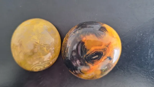 Healing Magic 777 Bloedmaan Agaat - edelsteen voor diepe transformatie, zielsbewustzijn en innerlijke kracht - zelfaanvaarding - verbinding met vrouwelijkheid - verzachting van het hart - werken met maanfases - verbinding met voorouders - bloedlijn geel en zwart