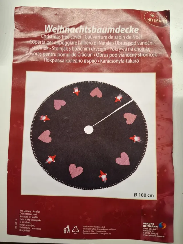 deco heitman kerstboomrok 100 cm doorsnee in grijs met kerst ornamenten kerstman en hartjes grijs rood wit
