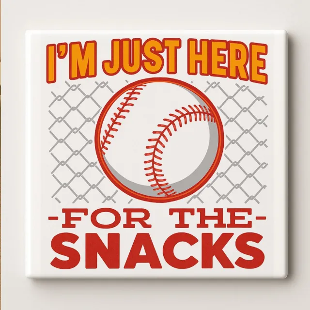Nevolis Ik Ben Alleen Hier voor de Snacks Honkbal Tegel 15x15 cm – Grappige Sport Muurdecoratie – Perfect Cadeau voor Honkbalfans & Snackliefhebbers Multi Color