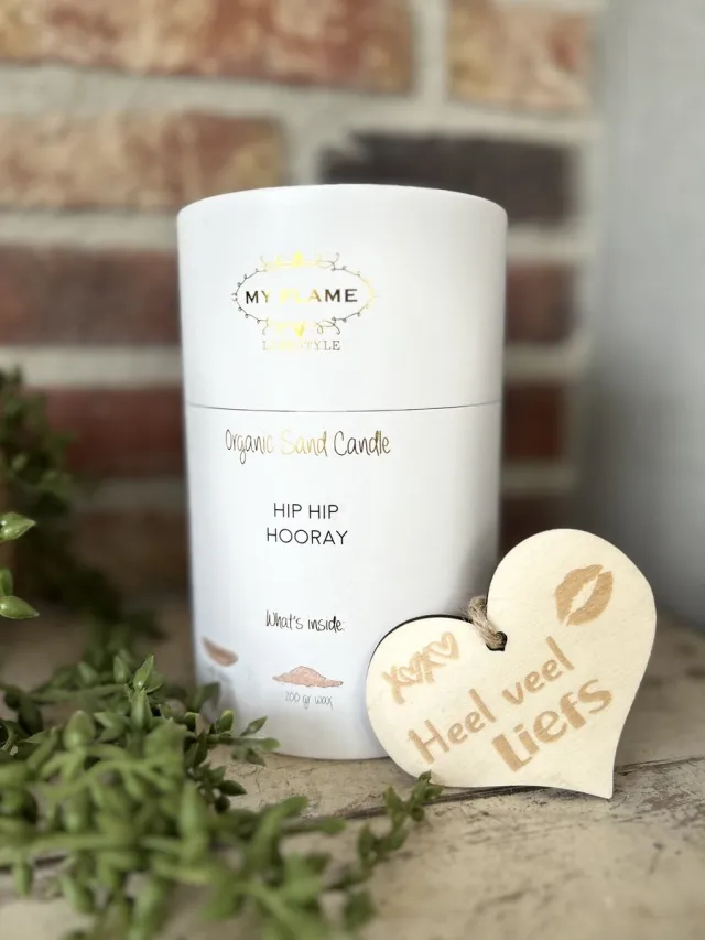 Creaties van hier Giftbox 'Hip hip hooray' met Kaarsenzand en Houten Hartje - Kaars