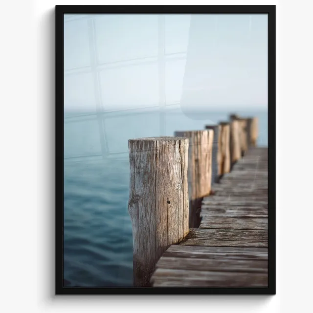 FrameYourWall Poster in lijst - Fotolijst 50x70 cm - Posters - Houten steiger - Helderblauwe lucht - Posterlijst zwart - Decoratie - Wanddecoratie woonkamer - Muurdecoratie slaapkamer