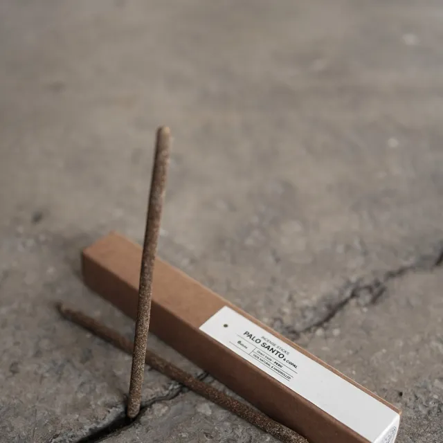 Super Food Ceremony Wierook stokjes – 100% Authentiek PALO SANTO - Rechtstreeks uit PERU - Heilig Hout - 6 incense sticks - Holistic support - Stokjes - Yoga en Meditatie - energetische reiniging