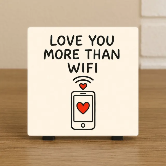CreaCraft Grappige Liefdestegel 10,5x10,5 cm – “Love You More Than Wifi” – Origineel Cadeau Illustratie