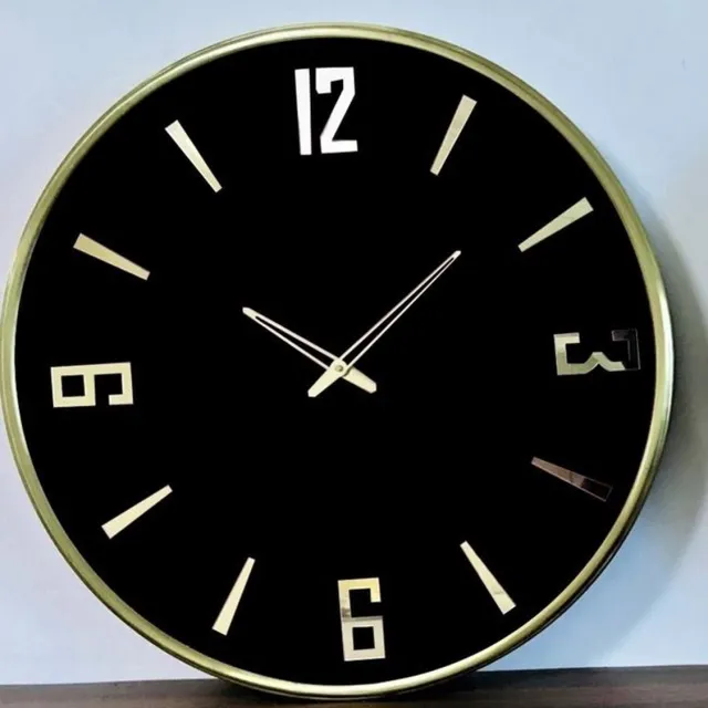 Mansion Atmosphere Gold Frame 4Digit - Wallclock - Glasscover - Black Zwart