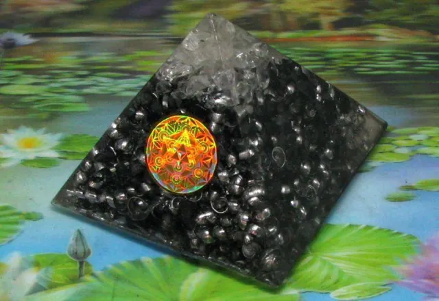 Alphasurya Orgon shungiet piramide 115 mm zwart