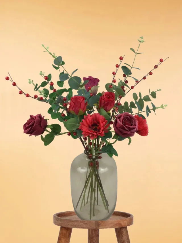 The Bloomistic Company The Bloomistic® – Zijden Boeket – 60-70 cm hoog – Kunstbloemen – nepbloemen – housewarming cadeau – kerst boeket – decoratie woonkamer Winter Joy