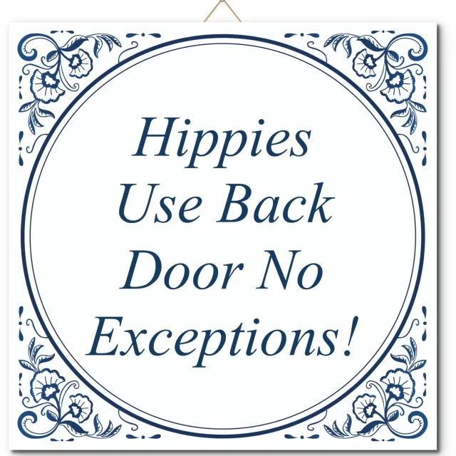 De Tegeltjesfabriek Tegeltje: Hippies Use Back Door No Exceptions! (met hangertje) wit en blauw
