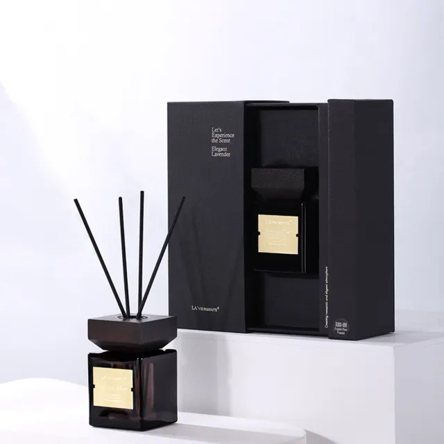 La'Vie Parfaite Natuurlijke Geurstokjes - Wild Bluebell - 100 ml - Huisparfum- in luxe cadeauverpakking - Diffuser Sticks - Kadotip Zwart