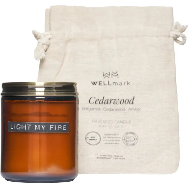 Wellmark geurkaars medium cederwood messing deksel - 'light my fire' Bruin/messing