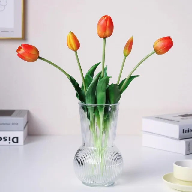 WAKISAKI 16 inch Premium Real Touch Nep Tulpen Kunstbloemen met knoppen, flexibele steel gemakkelijk te vormen, Faux Tulpen voor Home Decor Indoor (Vaas niet inbegrepen), 5-Pack Set van Sunset Orange oranje