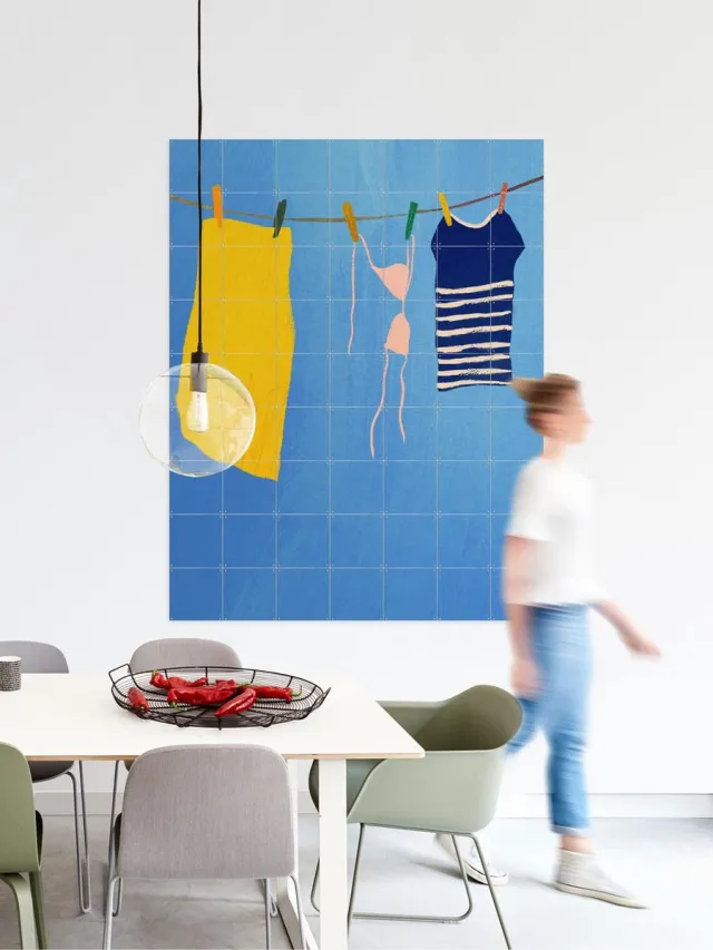 IXXI Laundry, Henry Rivers - 80 x 100 cm - Grote wanddecoratie en posters - Grafisch Ontwerp, Abstract, Minimalisme, Kleurrijk, Speels, Illustraties Geel / Blauw