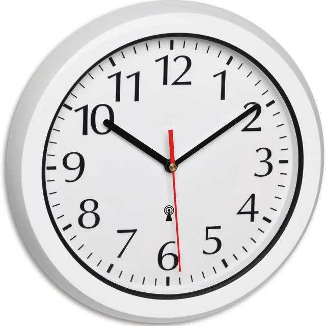 Famanu Analoge wandklok met radiogestuurd uurwerk voor binnen en buiten, spatwaterdicht, grote cijfers en kunststof frame, 30,5 cm