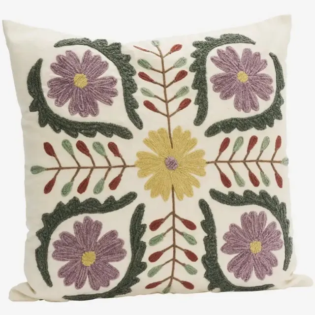 Madam Stoltz Handgeborduurde Suzani Kussenhoes - Gebroken wit/gekleurde bloemen