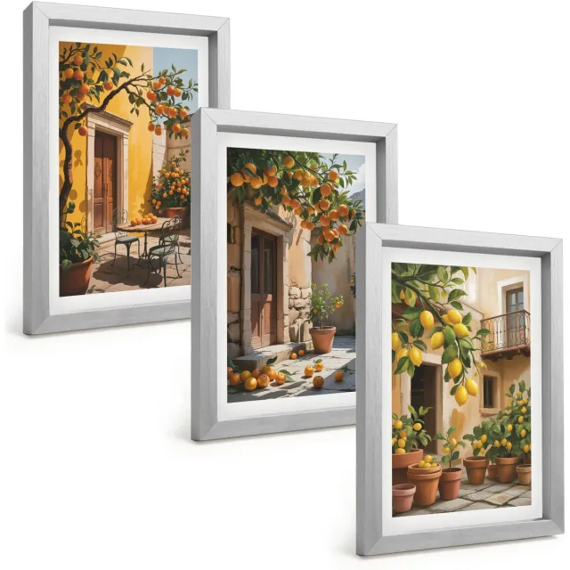 TULUP 4-Delige Schilderij Set - Citrusvruchten in een zonnige binnenplaats met planten - 20 x 30 cm - Wanddecoratie - Woonkamer Decoratie - Muurdecoratie Zilveren lijst