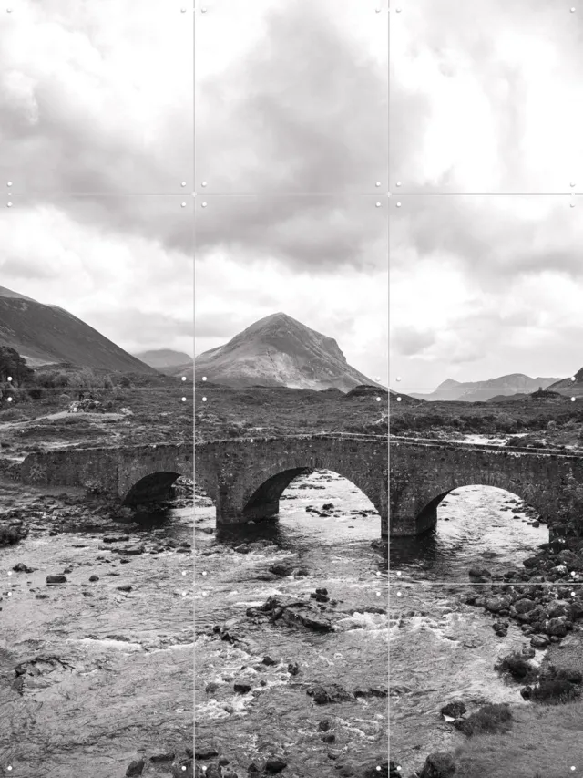 IXXI Sligachan Bridge, Henrike Schenk - 60 x 80 cm - Grote wanddecoratie en posters - Fotografie, Natuur Zwart en wit