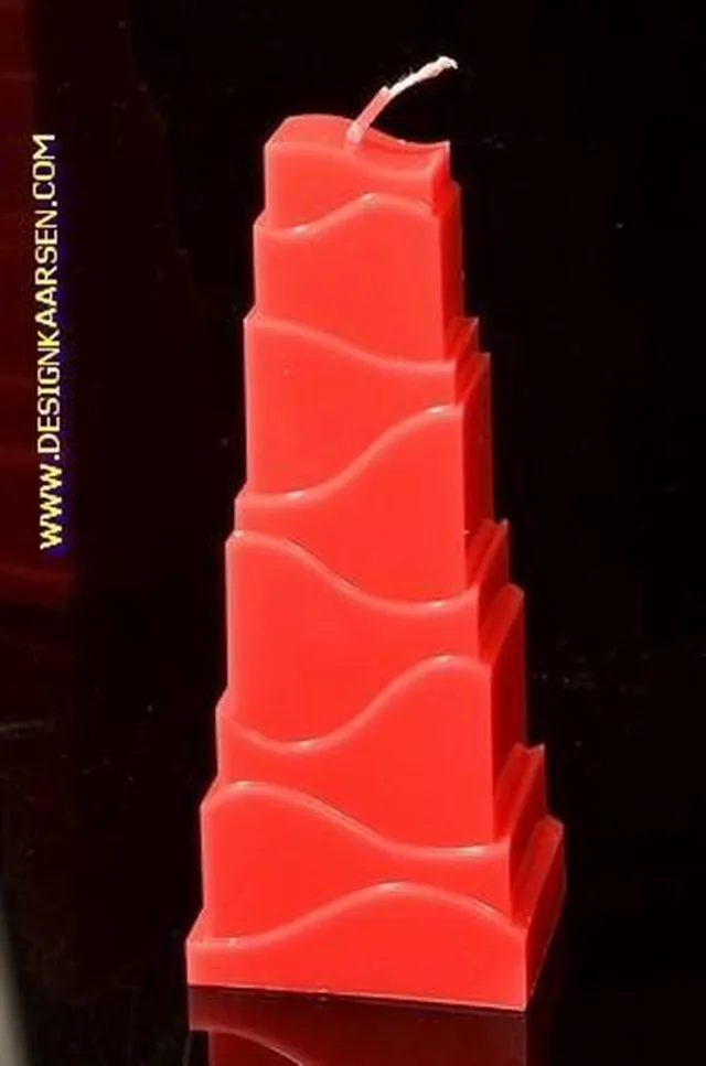 MilaNNE Toren Kaars, ROOD metallic, hoogte: 21cm, Gemaakt door Candles by Milanne