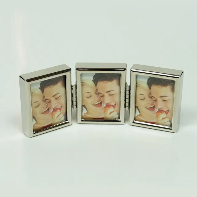 Defotolijstenspecialist Verzilverde fotolijst drieluik voor pasfoto’s