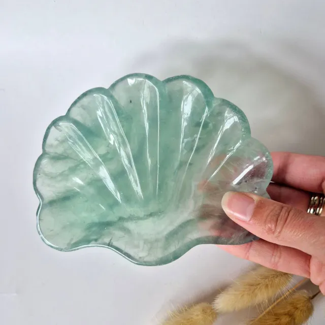 Moonlight Gemstones Edelsteen Carving Schaal Schelpvorm Groene Fluoriet #33 - Uniek Cadeau Meerkleurig
