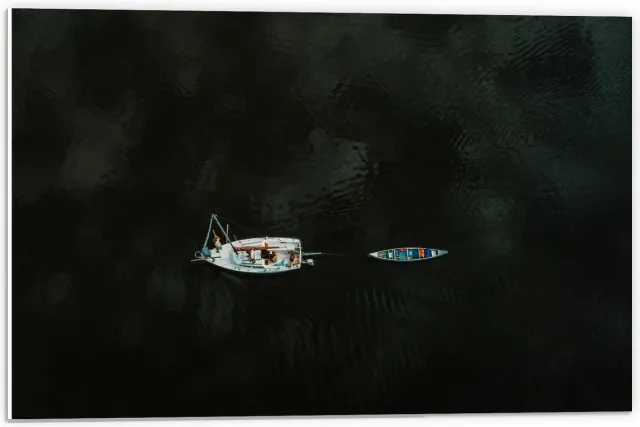 KuijsFotoprint Forex - Twee Bootjes op het Water - 60x40cm Foto op Forex Blauw