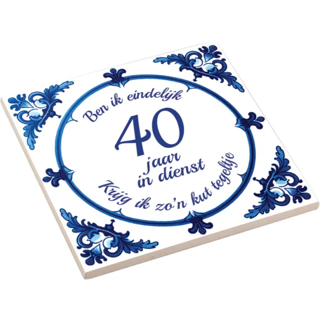 Hospitrix Spreuktegel met tekst " Ben ik eindelijk 40 jaar in dienst, krijg ik zo'n kut tegeltje" Werkjubileum - Cadeau voor Collega - Werknemer cadeau - Tegel met Tekst - Grappig Cadeau Collega