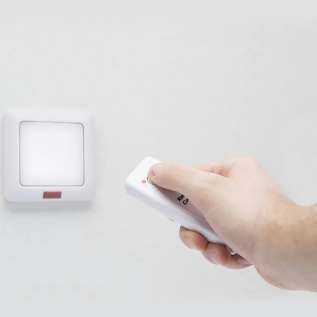 Delight Wandlamp op Batterijen - Met Afstandsbediening - 16x LED - Compact Formaat - Wit - Inclusief Bevestigingsschroef - Bereik tot 10m - Voor Sfeerverlichting, Nachtlamp & Decoratief Gebruik [20287] Meerkleurig