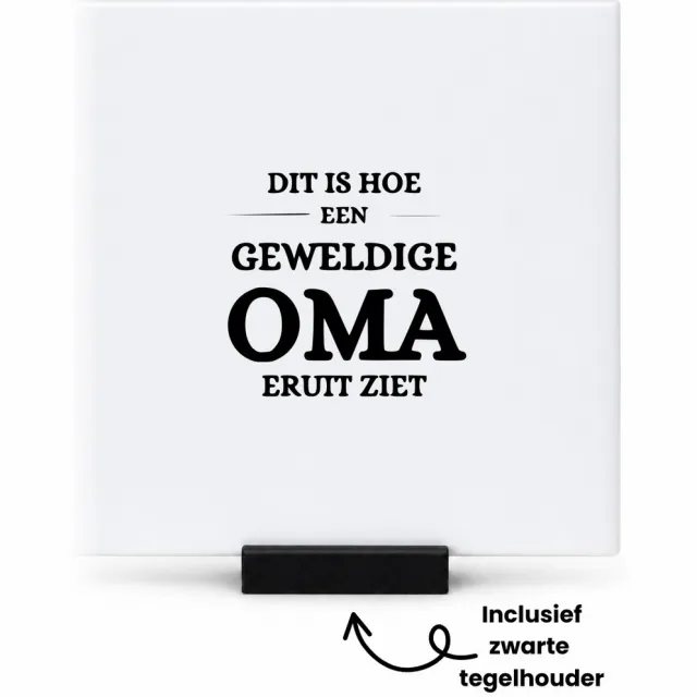 Hacebo Dit is hoe een geweldige oma eruit ziet tegeltje met tegelhouder - Oma - Familie - tegeltjes met tekst - Cadeau - spreuktegels - 10.8x10.8 CM Wit