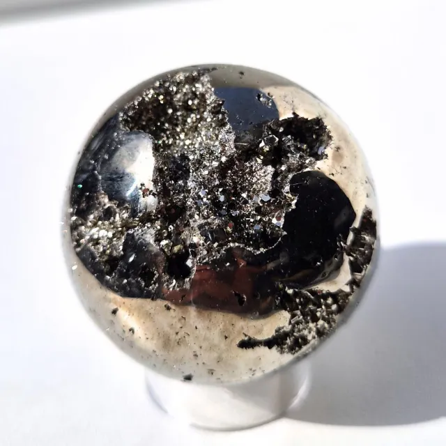 ThaleiaDesign Pyriet bol - sphere - Edelstenen - woondecoratie - mineralen en kristallen - foolsgold - goud - kubus - meditatie - healing - chakra - liefde - moederdag - valentijnsdag - interieur - spiritualiteit goud bol - 199