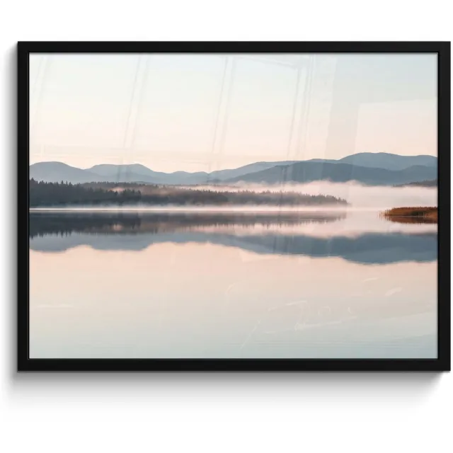 FrameYourWall Poster in lijst - Fotolijst 70x50 cm - Posters - Water - Bomen - Mistlaag - Posterlijst zwart - Decoratie - Wanddecoratie woonkamer - Muurdecoratie slaapkamer