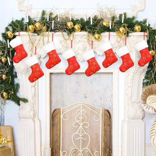 Cosensi Kerst Kousen Set van 8 - Rood en Wit - Gouden Sneeuwvlok Borduurwerk - Kerst Ornament - Decoratieve Mini Kousen - Gift Bag voor Kerstboom - Xmas Decoraties Any