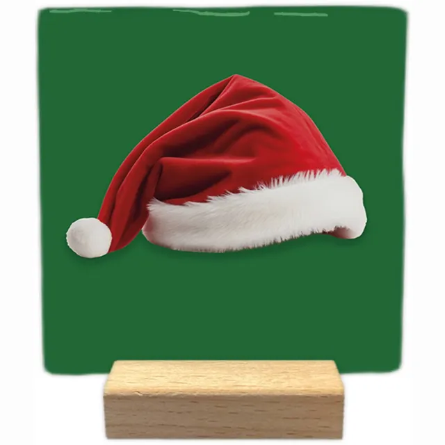 Artige Kerst decoratie tegel - Kerstmuts - keramisch - 10x10 cm - inclusief houder groen
