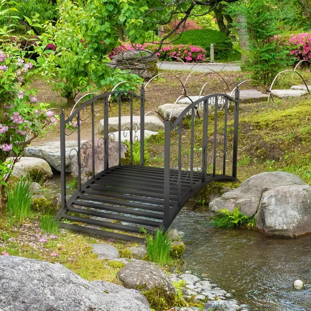 REDOM Tuinbrug - Metalen tuinbrug met sierlijke leuning en bloemenmotief - Gebogen constructie - Voor vijver en tuin - Vintage stijl - Voor vijver, beek en pad - Metaal - Zwart - 119 x 67 x 70 cm