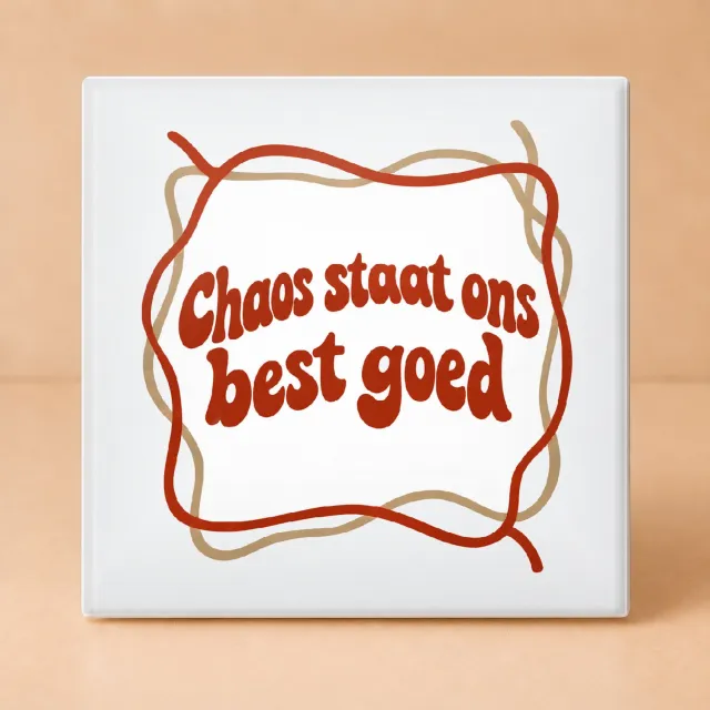 Bedruk King Speelse jaren 70 retro 'Chaos staat ons best goed' Tegel – Vintage woondecoratie voor planning en organisatie fans - 15 x 15 cm Wit