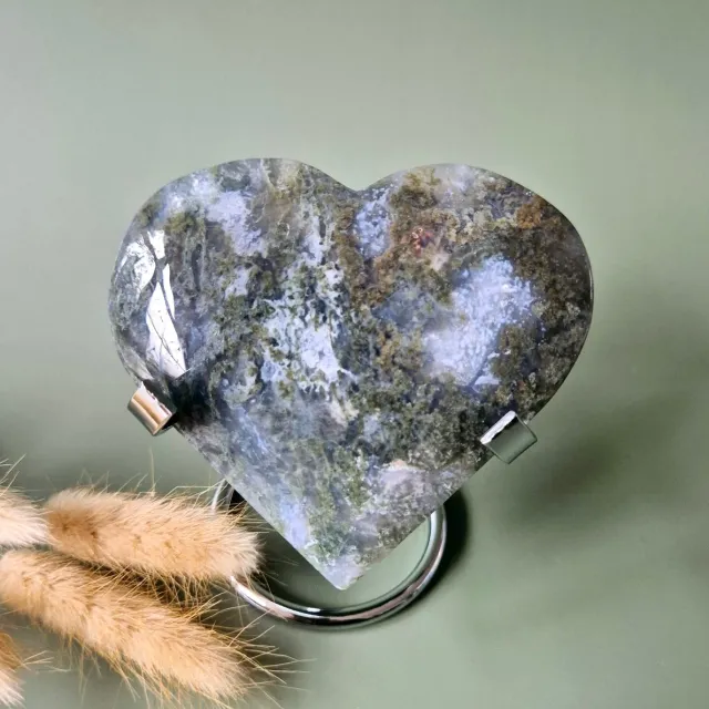 Moonlight Gemstones Druzy Mosagaat Hart op Metalen Standaard – Perfect voor Valentijn #19 228gram Edelsteen