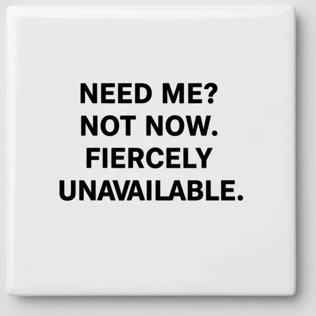 Nevolis Need Me? Not Now – Grappige Quote Keramische Tegel 15 × 15 cm | Minimalistische Humor Woondecoratie Cadeau Multi Color