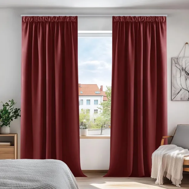 Famanu Verduisteringsgordijnen Plooiband, Ondoorzichtige Gordijnen Luxe met Black Stof voor Woonkamer, Kerst, 132x160 cm (B x H), Donkerrood, 2 stuks