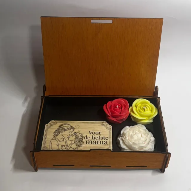 M-HOLY Moederdag Cadeauset Mama Bloem – Luxe Houten Geschenkdoos met Handgemaakte Kaarsen Rood, Bruin, Wit, Geel
