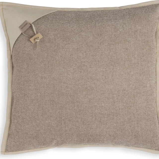 Knit Factory Hope Sierkussen - Vierkant kussen - Kussen woonkamer - Bank kussen - Decoratie kussen - Beige - 50x50 cm - Kussenhoes inclusief kussenvulling