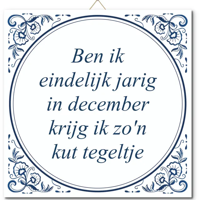 De Tegeltjesfabriek Tegeltje: Ben ik eindelijk jarig in december krijg ik zo'n kut tegeltje (met hangertje) wit en blauw