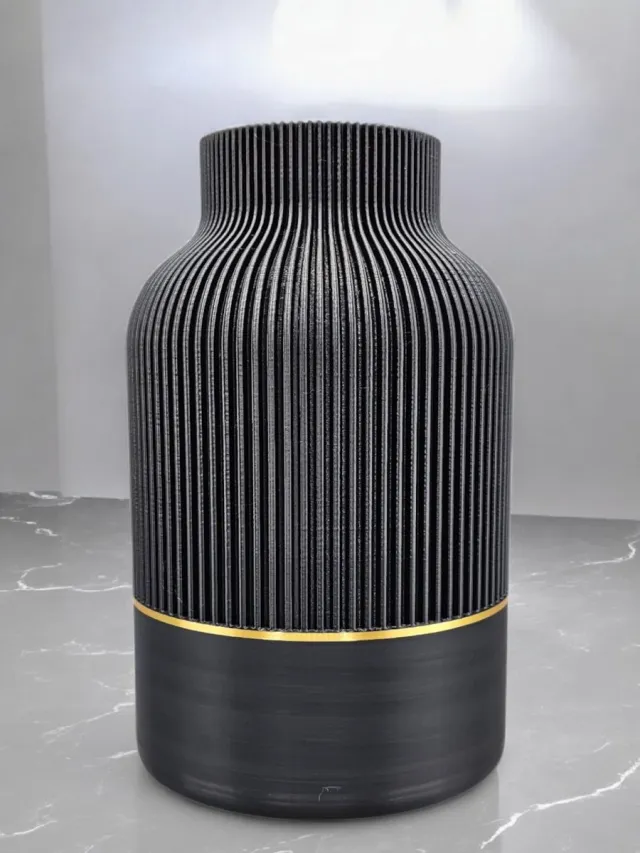 Layerzz luxury Line 3d geprinte vaas - duurzaam Uniek - goud accent - 22 CM zwart met gouden accent