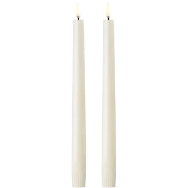 Uyuni Piffany Copenhagen Lighting Uyuni LED taper candle, Ivory, Smooth, 2- pack, 2,3x25 cm - dinerkaars 25 cm - set van 2 TAPER LED-kaars 2 stuks, ivoorkleurig, hoogte 25 cm