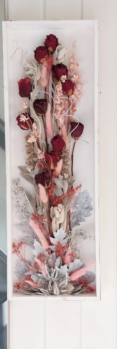 Bloemen en Decoratie 4U Houtenframe met droogbloemen/ wanddecoratie/ geschenk/ cadeau voor elke gelegenheden wit, donker rood, roze, grijs,