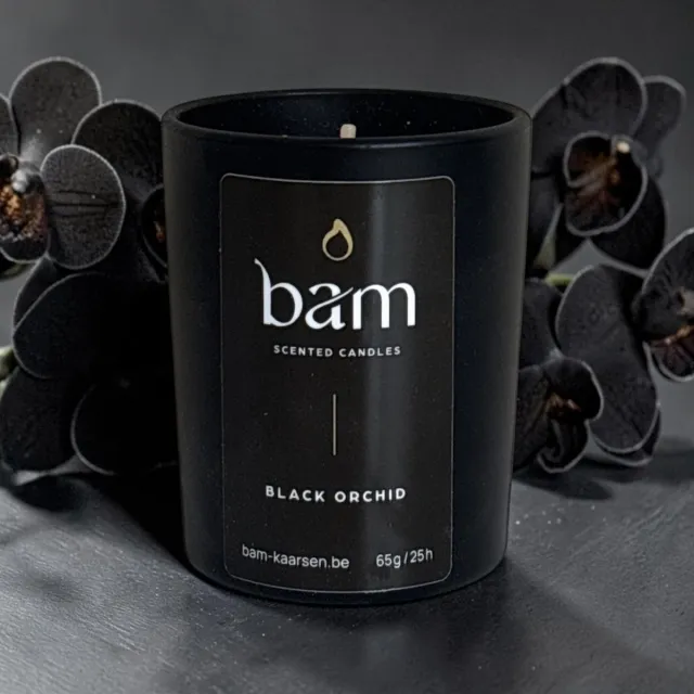 Bam Black Orchid Mini Geurkaars – Black Collection Small – 25 Branduren – 65 g – Zonnebloemwas – Vegan - zwarte orchidee