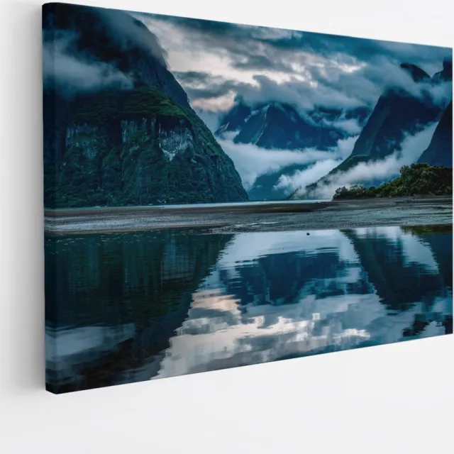 Saammp Canvas Schilderij - Bergachtig landschap met lage wolken - Natuur - 40x30 - Foto op canvas - Wanddecoratie - Muurdecoratie Woonkamer - Slaapkamer decoratie - Canvas Print Multicolor