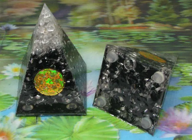 Alphasurya Hoge shungiet orgon piramide 140 x 80 mm zwart