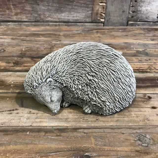 LO. Ornaments Betonnen tuinbeeld - slapende egel grijs
