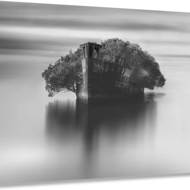 Myfinto Indoorart - Glasschilderij verlaten boot 60x40 CM - Afbeelding op plexiglas - Inclusief montagemateriaal zwart