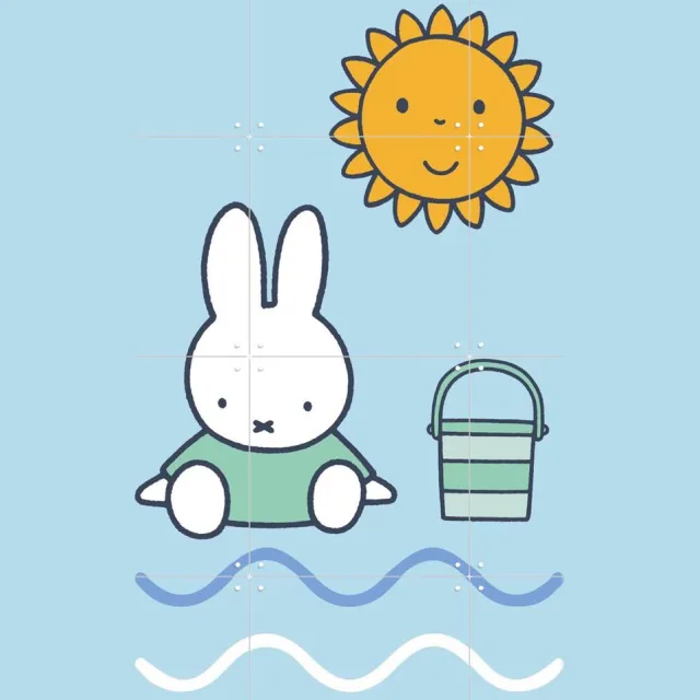 IXXI Nijntje op het Strand - Blauw, Nijntje - 60 x 80 cm - Grote wanddecoratie en posters - Speels, Cartoonesk, Illustraties, Babykamer, Nijntje