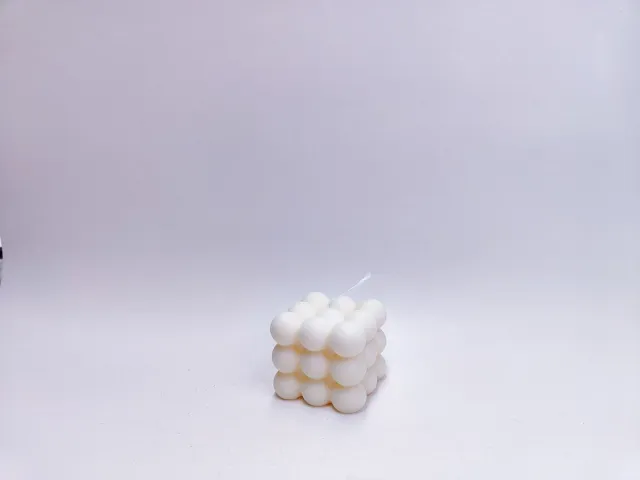 VedderHandmade Bubble Kaars - Bubble Candle - Bubble Motief - Kubus Kaars - Geurkaars - 2 Stuks - Groot - Vegan - Wit - Lavendel