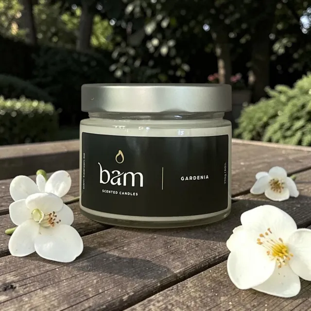 Bam Gardenia Geurkaars – Basic Collection Medium – 50 Branduren – 210 g – Zonnebloemwas – Vegan