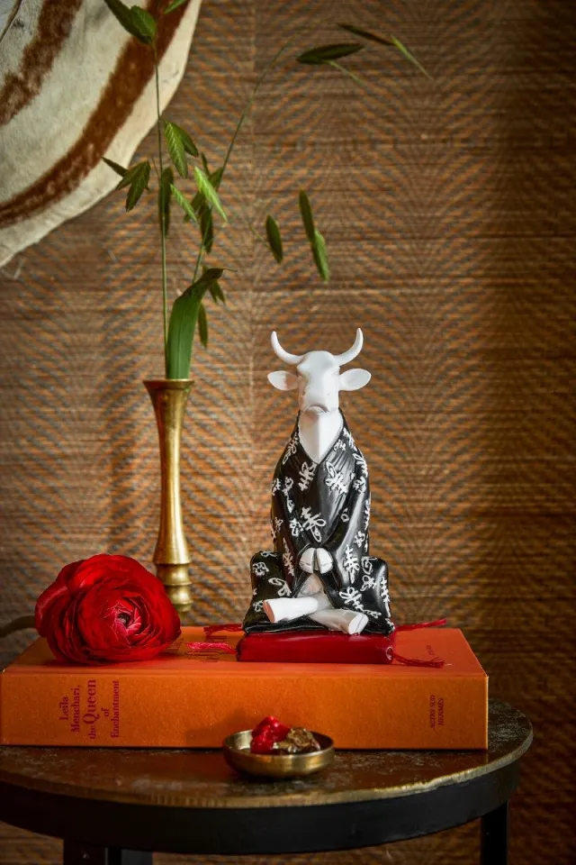 cowparade Meditating Cow | Medium resin Zwart, wit en rood